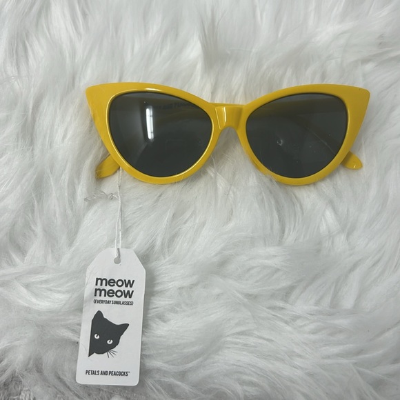 PETALS AND PEACOCKS Meow Meow Cat Eye Sunglasses UV 400 Protection - Picture 1 of 9